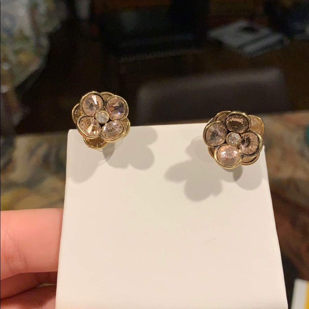 Crystal flower stud earrings